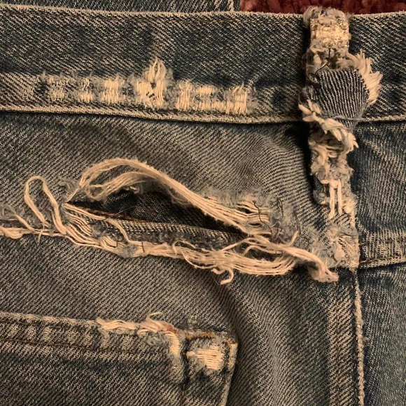 carhartt blue denim relaxed fit
waist laid flat: 14.5”
inseam: 24 - Picture 4 of 4